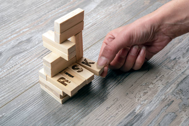 Taking one block from wooden blocks tower riesgos de invertir en acciones